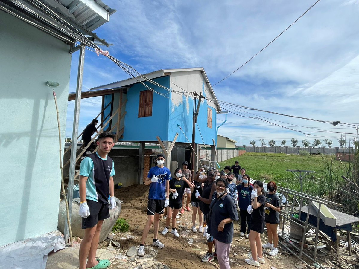 northbridgecam's tweet image. As part of their CAS projects, 30 students led by Seoyoun and Porleng in G12 partnered with @HabitatCambodia to paint two houses and support with laying foundations for local families. A phenomenal day of hard labouring to give back to our local community. Well done everyone! 👏