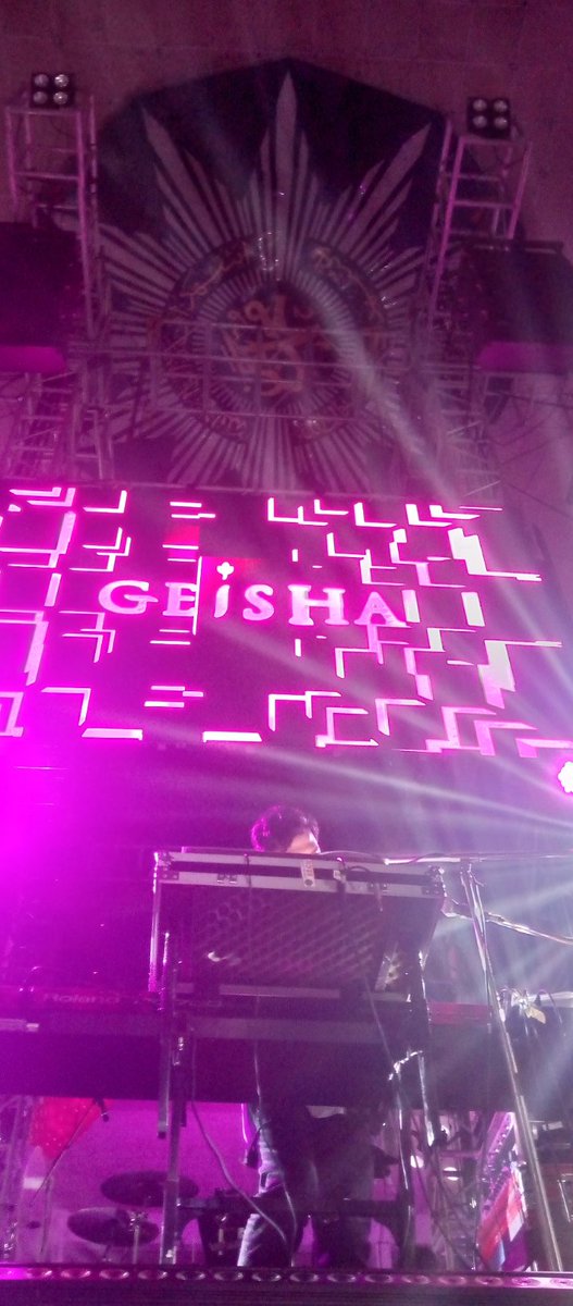 UKHAN_ID's tweet photo. #livewithnoah @NOAH_ID &amp; @geishaindonesia  2022 #Malang https://t.co/7PgBK4Cj5h