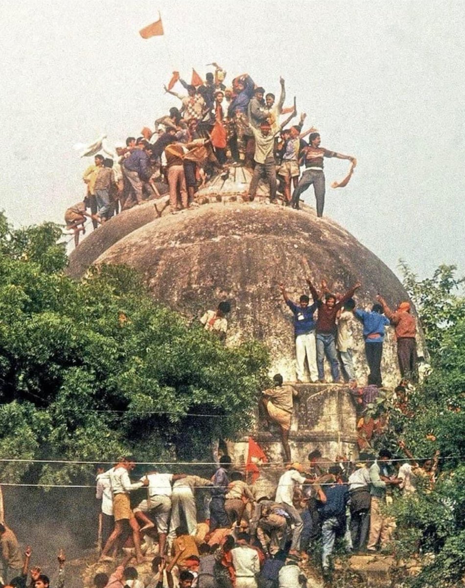 anamikapanditin's tweet photo. #शौर्य_दिवस is the day of Pride !! 

Art 🚩                              Artists ✊ https://t.co/DYpLMz32e7