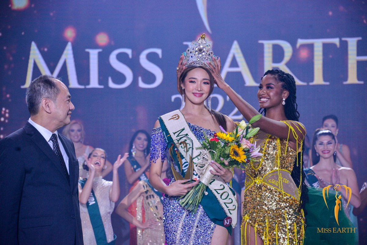 Let's look back on the final announcement.
"#MissEarth2022 is ... Korea! Mina Sue Choi." 👸💚🇰🇷🌏