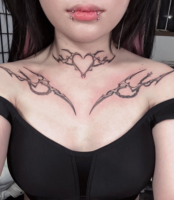 New boobs and tattoos ? https://t.co/QxQgMPw5uD
