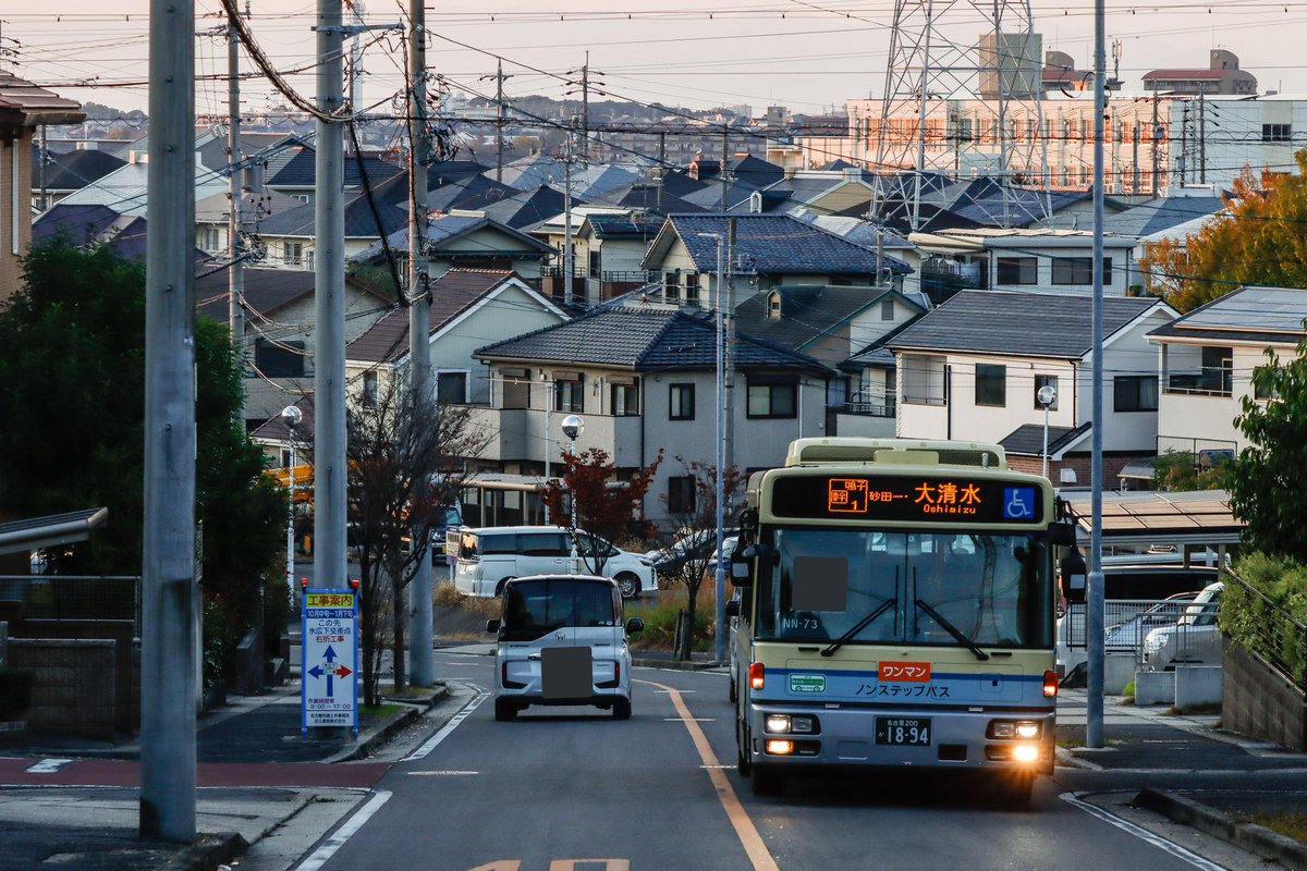 2022/11 幹鳴子1系統
名古屋市交通局 レトロカラーバス
NN-73[緑] ワンマンツーマン兼用車

緑のレトロバスを撮影。この日は幹鳴子1でした。その他の路線で走ってるところも撮ってみたいです。