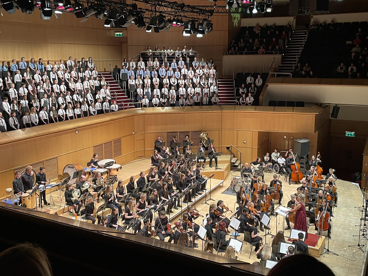 Fantastic day where the IT skills group delivered our donated toys to Babes in the Wood for their toy appeal going to EDC children, followed by a fantastic night at the EDC Christmas concert, so many talented young people ⭐️👏