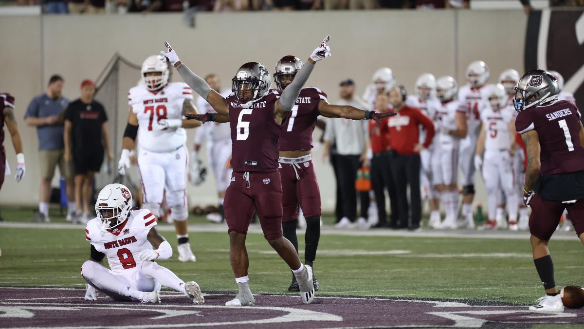 jabrilwhite3's tweet photo. After a great talk with @Coach_Fishback I’m blessed to receive a offer to Missouri State University!!! @MOStateFootball @DVC_CoachDarr @dvc_football1 @Thatjacka__ @JUCOFFrenzy https://t.co/vG3qqvrEJ6