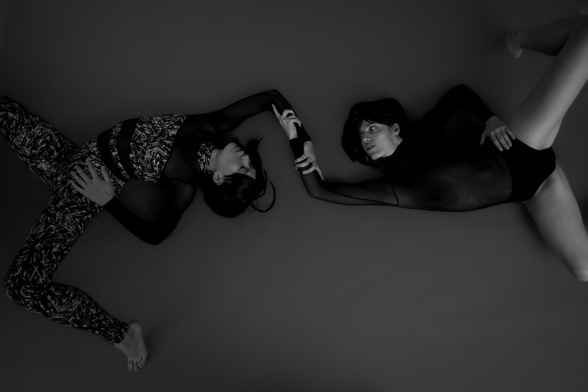 VORTEXonManor's tweet image. Consolation of Chaos, Thursday through Saturday at 8pm! Film, music, and dance intersect in reflection as the dancer meets the different parts of herself, virtually and physically. A multidisciplinary show for by @CorpsMultiple. vortexrep.org 📸: @alexisramireztv