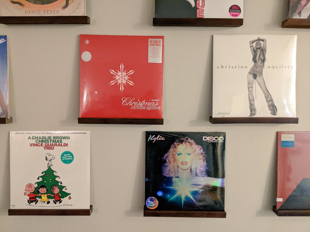 Me decorating my living room for the holidays ❄️💖
#MyKindofChristmas and #Stripped by @xtina
#ACharlieBrownChristmas by #VinceGuaraldiTrio 🎄🎅
#Disco by @kylieminogue