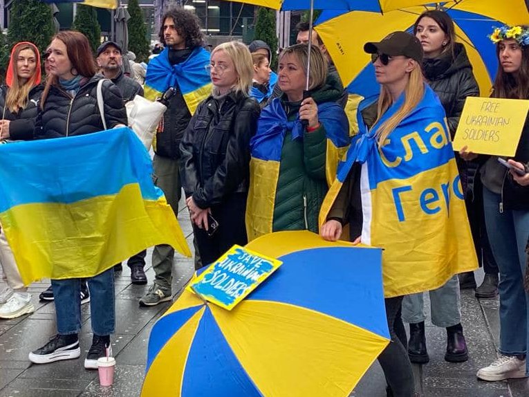 UKRinNewYork's tweet photo. Заклик до міжнародного співтовариства – посилити тиск на #terrorussia, щоби негайно звільнити українських військовополонених, врятувати їх від протиправних судилищ та розправ кремля.
ЄДНАЙМОСЯ! БУДЬМО СИЛЬНИМИ! 
@arthur_zgurov, @Yaroslav_P98 

#standforukraine
#СлаваЗСУ https://t.co/Kg88Eyr0aC