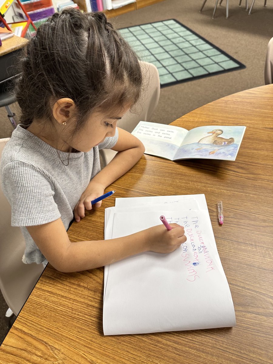 1st grade bengals love writing about their reading!  💙💙💙#bengalpride ⁦<a href="/christirich/">MRS•RICHARDS</a>⁩ ⁦<a href="/marybeisert1/">Mary Beisert</a>⁩