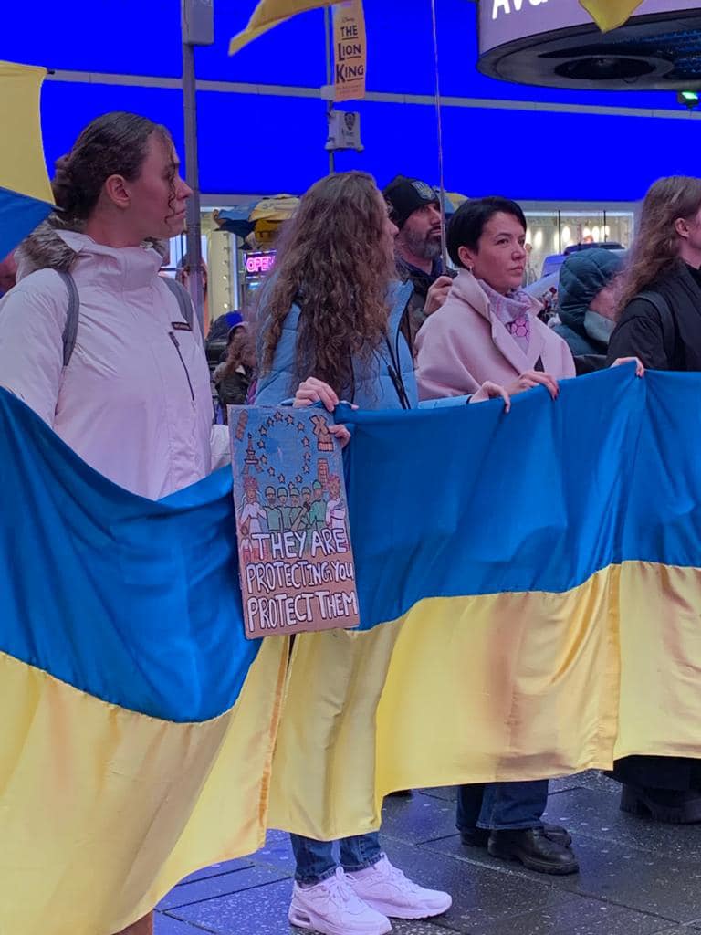 UKRinNewYork's tweet photo. Заклик до міжнародного співтовариства – посилити тиск на #terrorussia, щоби негайно звільнити українських військовополонених, врятувати їх від протиправних судилищ та розправ кремля.
ЄДНАЙМОСЯ! БУДЬМО СИЛЬНИМИ! 
@arthur_zgurov, @Yaroslav_P98 

#standforukraine
#СлаваЗСУ https://t.co/Kg88Eyr0aC
