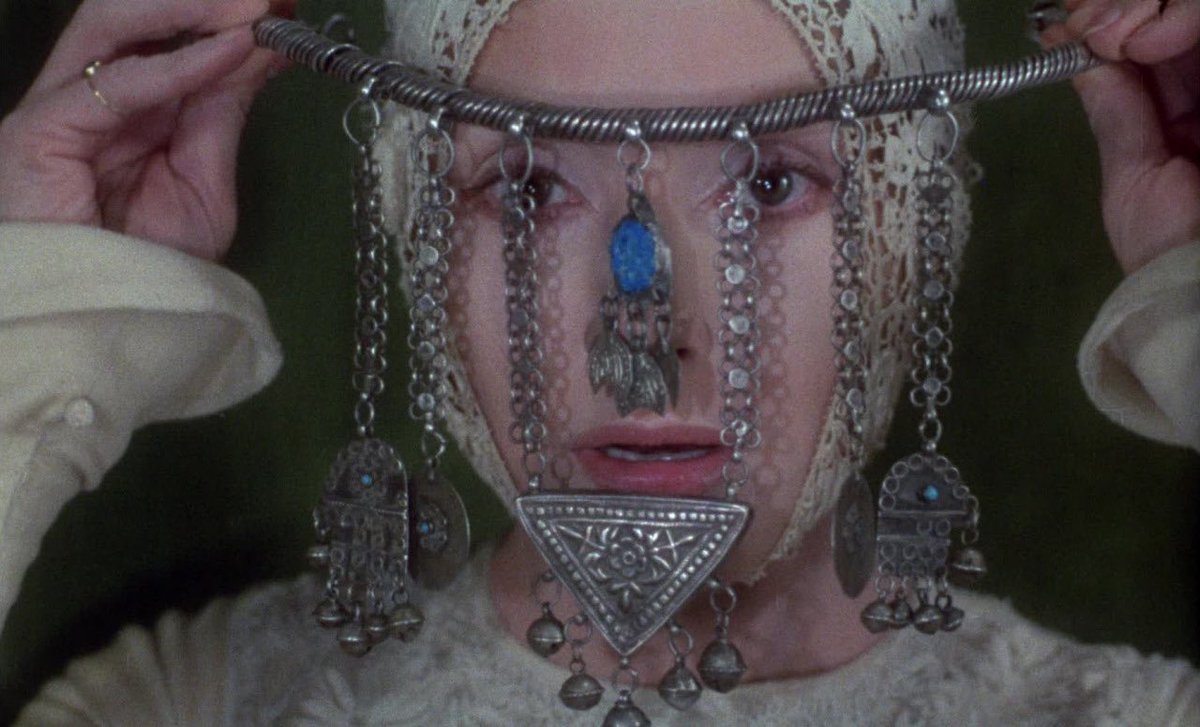torsodapop's tweet photo. The Symbology of Walerian Borowczyk’s Jewels 

Blanche (1971) // Contes Immoraux (1973) // Les Héroïnes du Mal: Margherita, Marceline, Marie (1979) // Dr. Jekyll et Les Femmes (1981)

#sidebyside #borowczyk #sparkle 💎 https://t.co/9Ui8IqcHkS