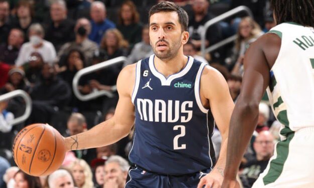 ObsNBAFacts's tweet photo. Fact #135: This 2022-23 season only 3 played under 6FT have appeared in a game:

1. @KChandler_1 5’11”
2. @facucampazzo 5’10”
3. @kin_wright25 5’11”

Isaiah Thomas 16-17 and @CalvinMurphyHOF 78-79 are the only players under 6FT to make an all star team. https://t.co/WLcLTDJ0nU