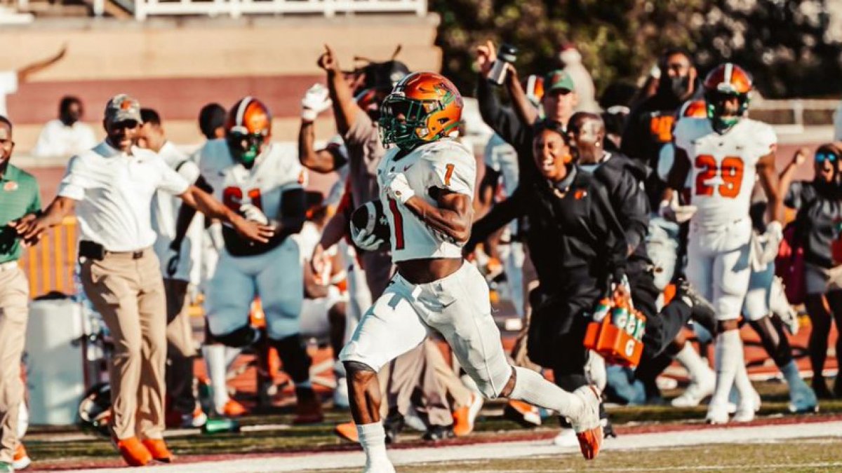 DaeaanHooper's tweet photo. Extremely Blessed to receive an Offer from Florida A&amp;M (FAMU)!!⚪️🟢🟠 https://t.co/EJlaFMu4Q4