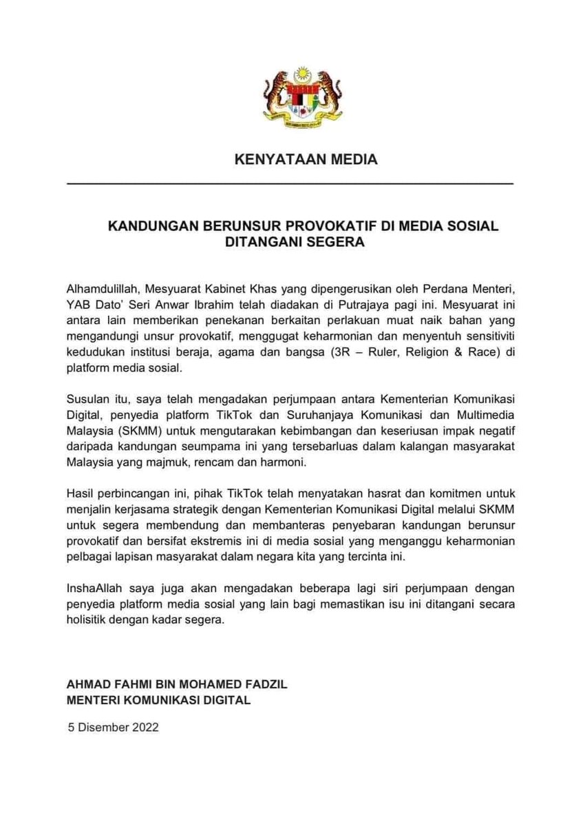 mehaa_alya97's tweet photo. Setahu saya yang banyak buat provokasi adalah geng2 PH.. Penggunaan bahasa apa semua memang takleh pakai.. Kengkadang tu tak terpikir dek akal manusia.. Tak semua, tapi ramai.. Dan paling peliknya kenapa Tiktok?? Hanya sebab PN ramai kat situ?? Twitter ni apa khabor?? https://t.co/AX3nvhrATe