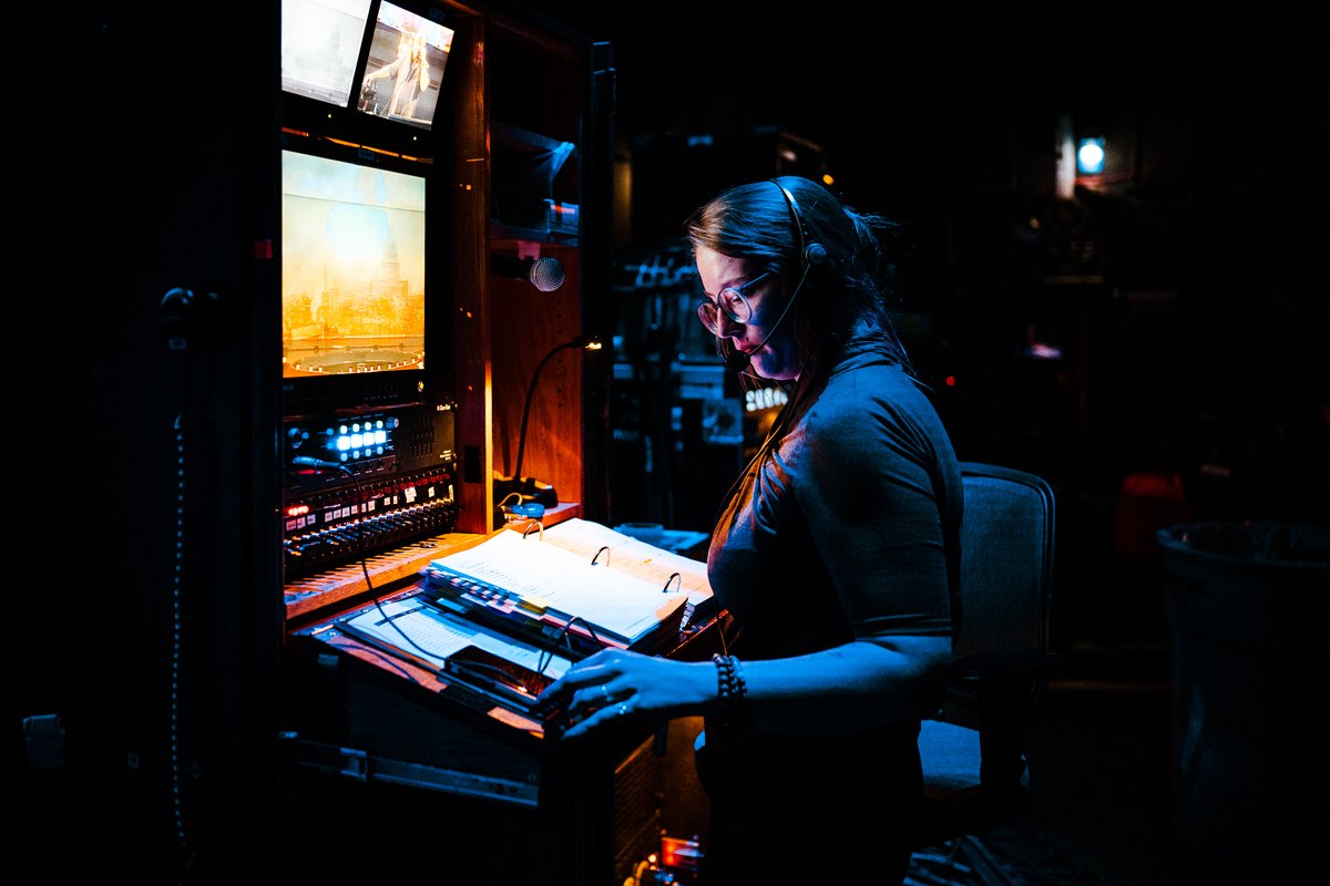 MFLOnTour's tweet photo. Take a peek behind the curtain at what happens backstage during the #MyFairLadyTour! Photos: Richard Bowditch https://t.co/KbVsmbOaTb