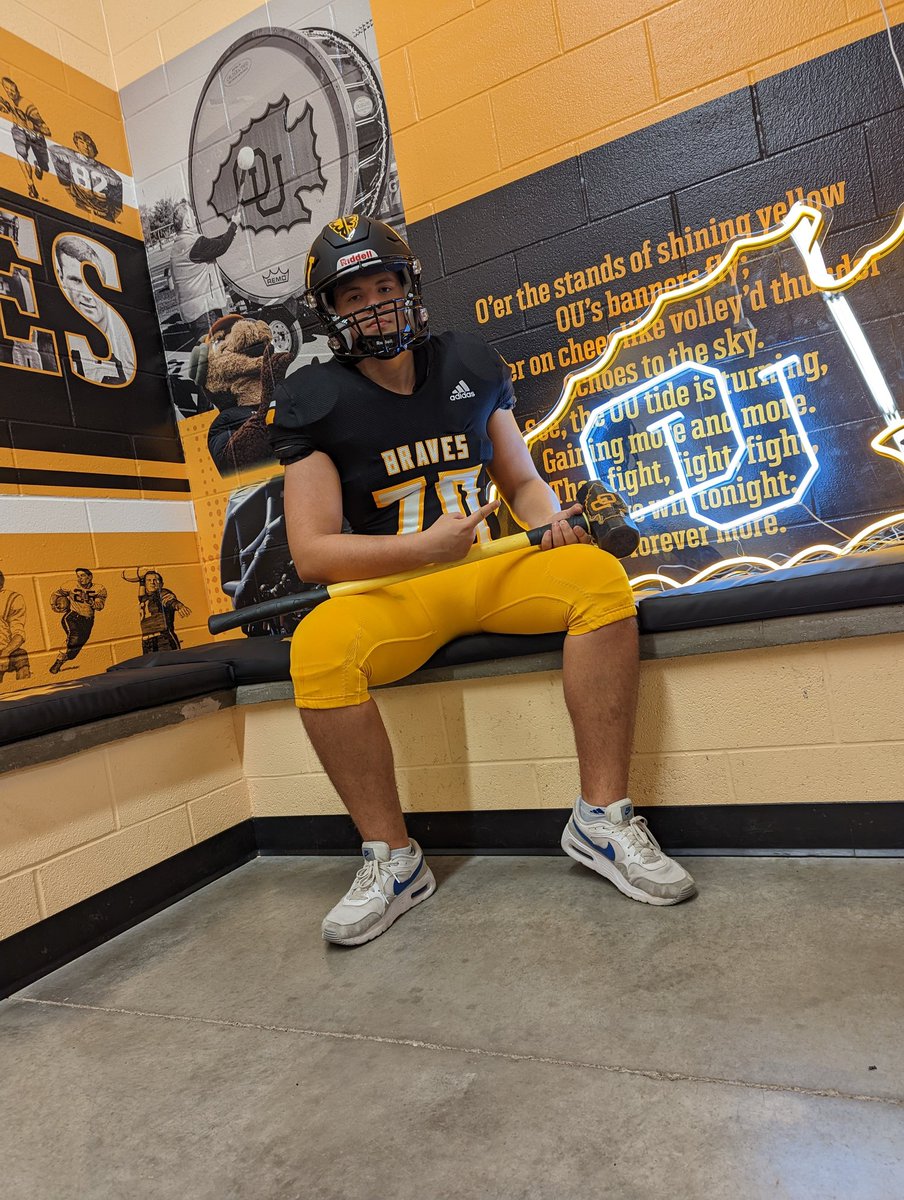BraydenHarmon6's tweet photo. So thankful to @CoachNickDavis for giving me this opportunity to visit Ottawa. Loved the environment there and loved the hospitality I was given. I had a great visit. Thanks to all @CoachOliverPate @hene @BarteeDante @DevinJohnston21  @jacobgarcia91_ @OttawaBravesFB https://t.co/XhdmNIem1x