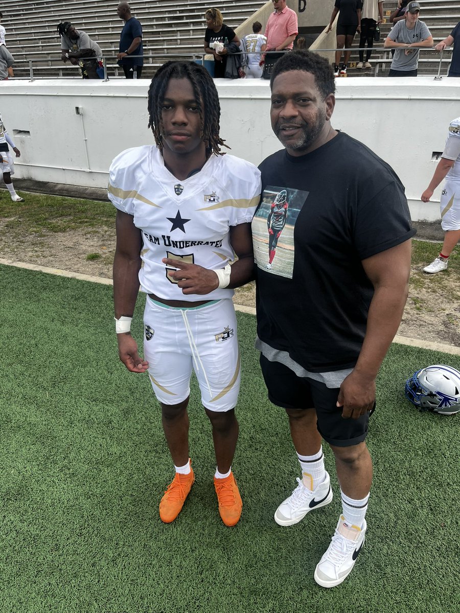 WayneAllenll1's tweet photo. Leaving Florida with a Win &amp; a Scholarship offer! God is great win or lose💯 https://t.co/4pKIdt1diS