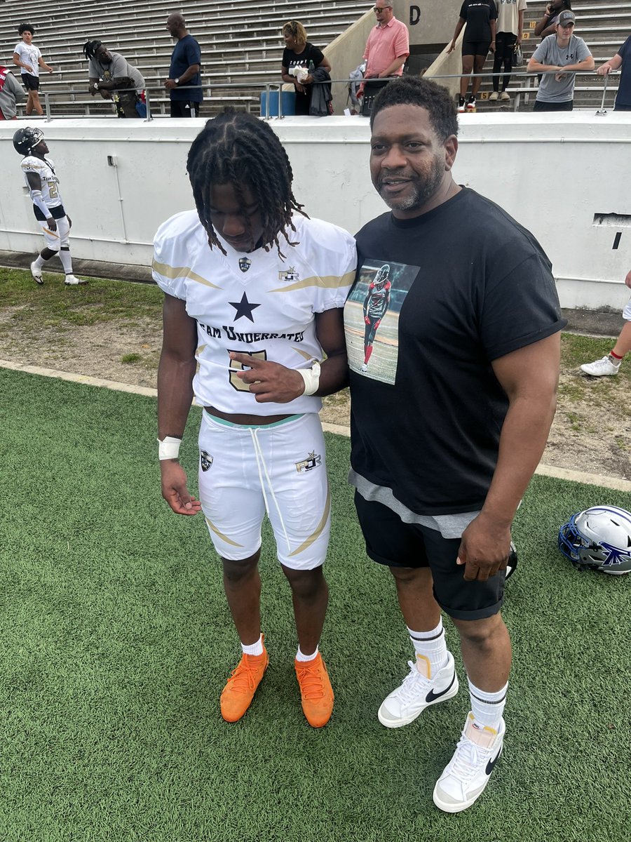 WayneAllenll1's tweet photo. Leaving Florida with a Win &amp; a Scholarship offer! God is great win or lose💯 https://t.co/4pKIdt1diS
