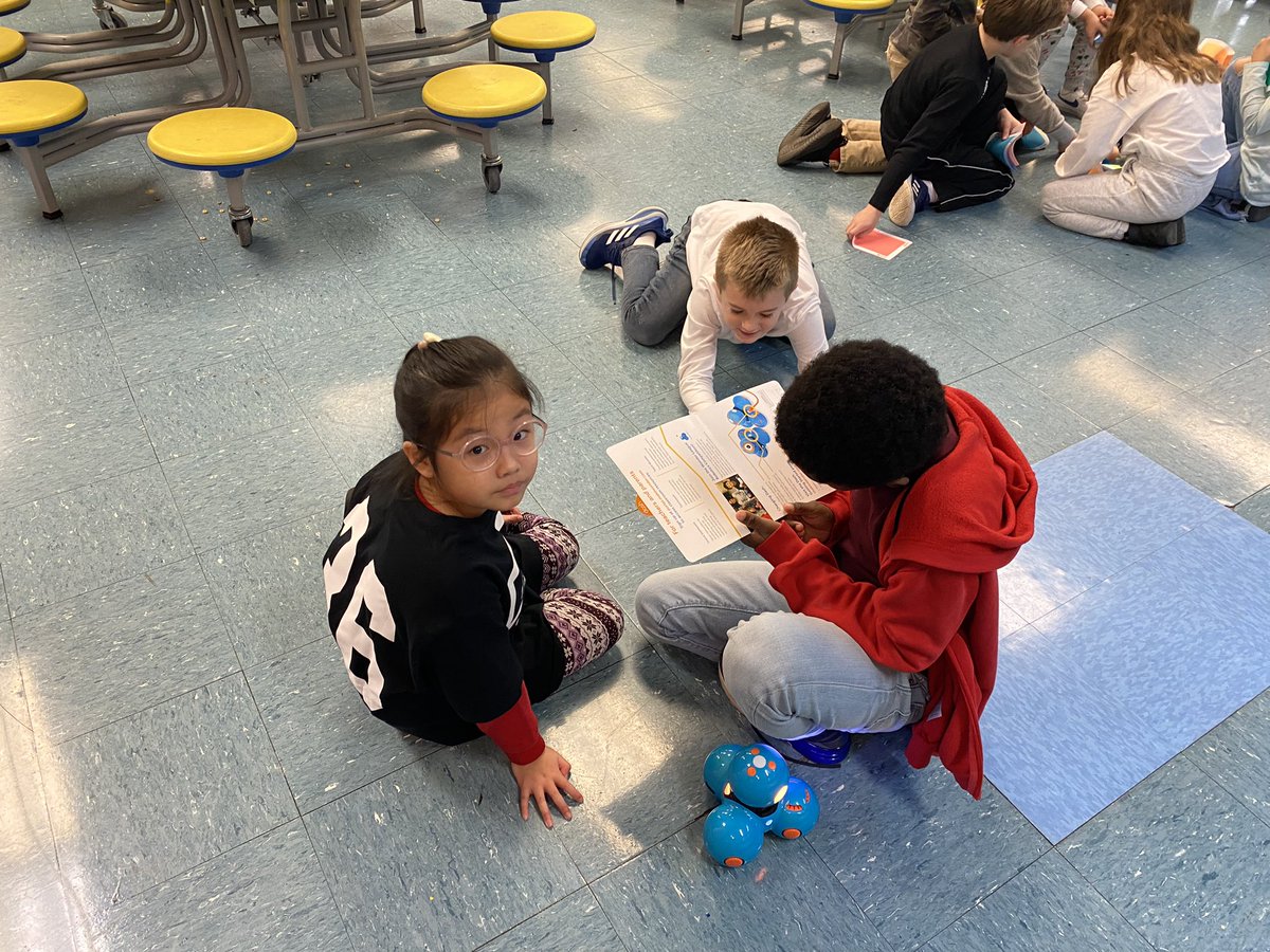 barbarino_laura's tweet image. Great start to #CSEdWeek2022 Second grade students coding with Dash, Sphero indi, Scratch mouse &amp;amp; more! @ValerieBrock24 @seanmarnold @kjel76 @edud31 @ps36dragons @DrMarionWilson
