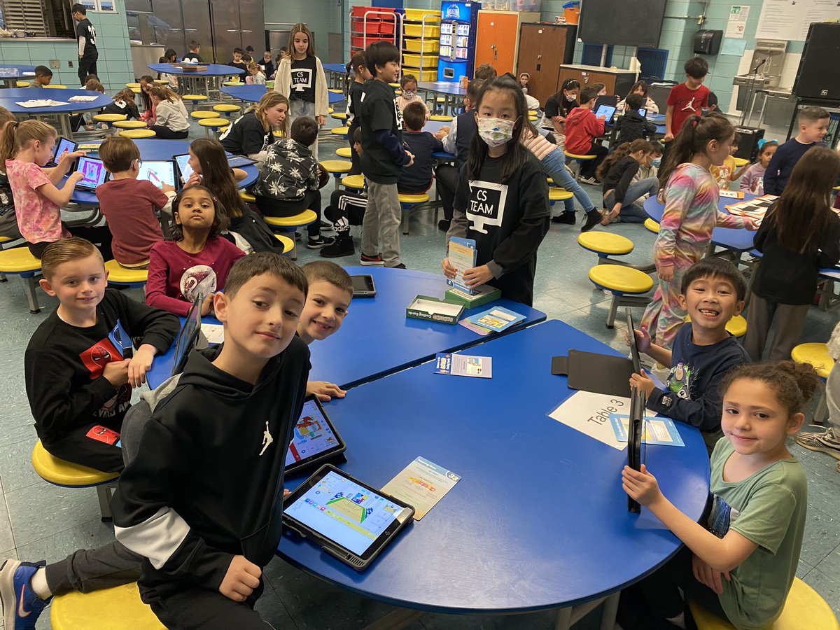 barbarino_laura's tweet image. Great start to #CSEdWeek2022 Second grade students coding with Dash, Sphero indi, Scratch mouse &amp;amp; more! @ValerieBrock24 @seanmarnold @kjel76 @edud31 @ps36dragons @DrMarionWilson