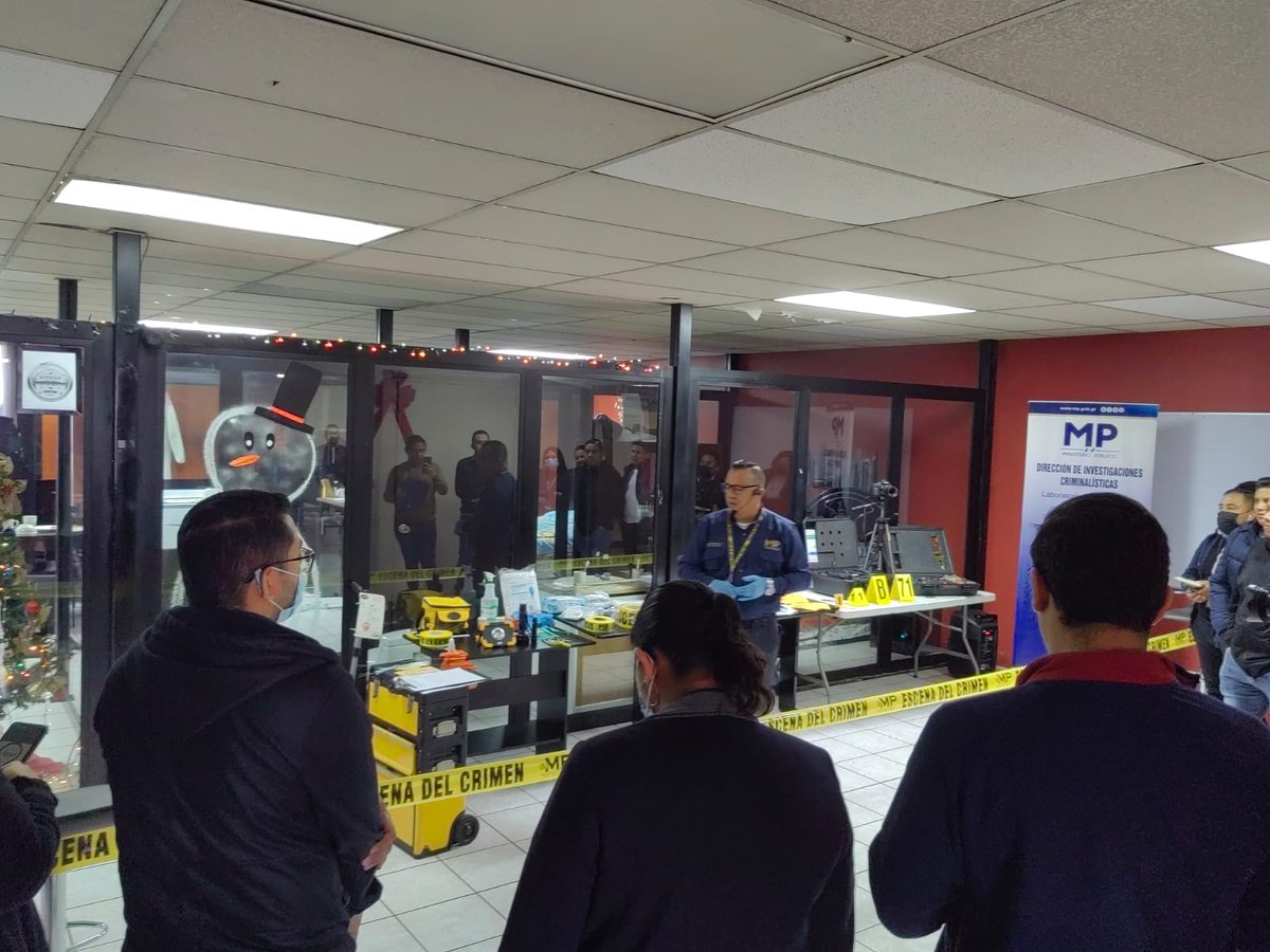 MPguatemala's tweet photo. En el marco de la conmemoración del #DíaDelPeriodista, el Ministerio Público por medio de la Dirección de Investigaciones Criminalísticas #DICRI, impartió el taller "Protección y procesamiento de un escenario del crimen". Dirigido a profesionales de los medios de comunicación. https://t.co/2WQZXCKOk8