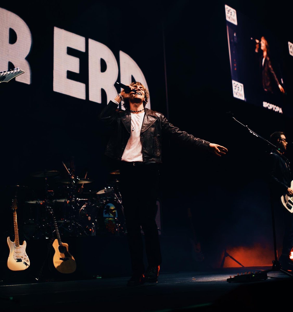 DailyRoss's tweet photo. .@RossLynch photographed on stage at 99.7 Nowโs #Poptopia event in San Jose, CA - December 3 (via @TheMaineManny) https://t.co/IEe4ySyjvY