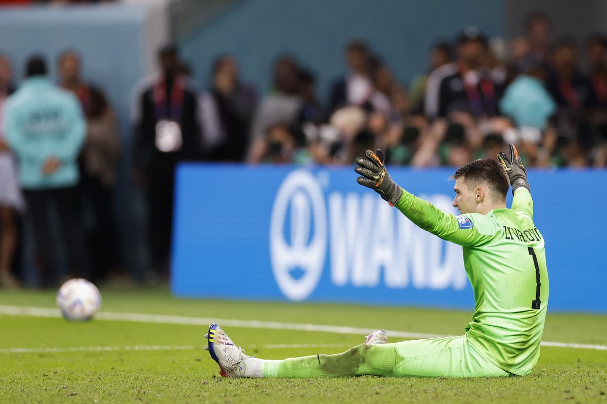 fbref's tweet photo. Dominik Livakovic today for #Croatia:

🇭🇷 4 shots against 
🇭🇷 3 saves 
🇭🇷 0.9 Post-Shot xG
🇭🇷 3 saves in the penalty shootout (ties #WorldCup record) https://t.co/Eqpm6Y4c6f