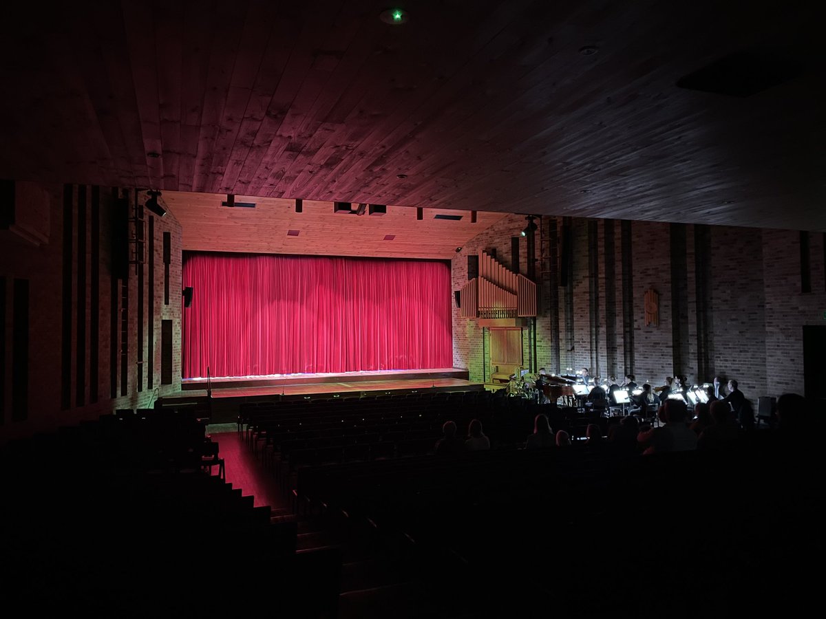 There’s nothing quite like the anticipation as the overture begins - except, perhaps, when those curtains open! And our end of year production is underway and we’re off to Kansas…then Oz…👏🏼 🎶 🧙‍♀️ 🙉 👩‍🌾 🦁 🌈