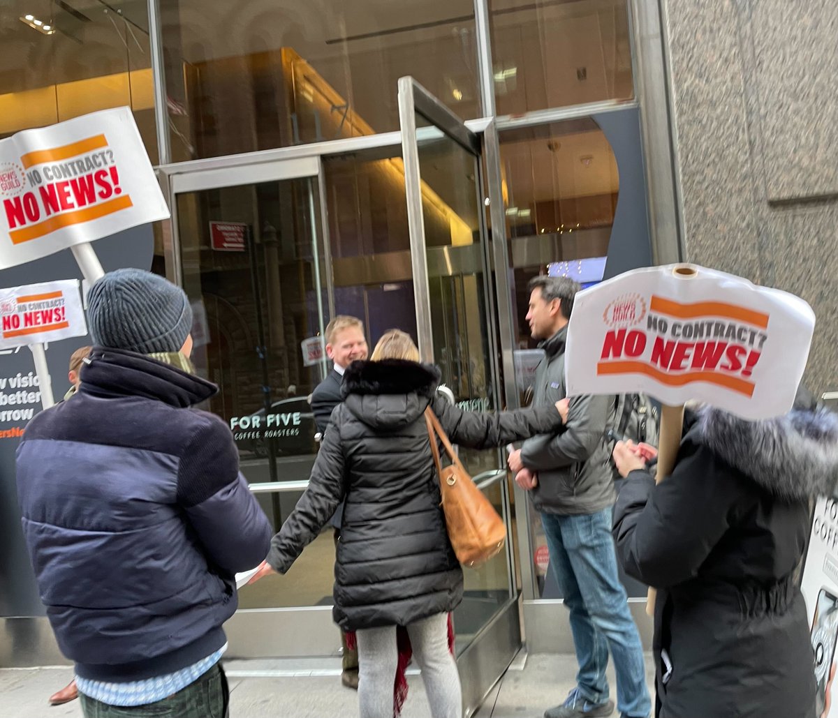 Excited to return to the bargaining table tomorrow morning. Let's get this deal done, @thomsonreuters. #ContractNEXT or #NoContractNoNews, the choice is yours, @sjhasker @Bascobert @aagalloni! Dec. 15 will be two years since our last contract, and we're ready to mark the date.