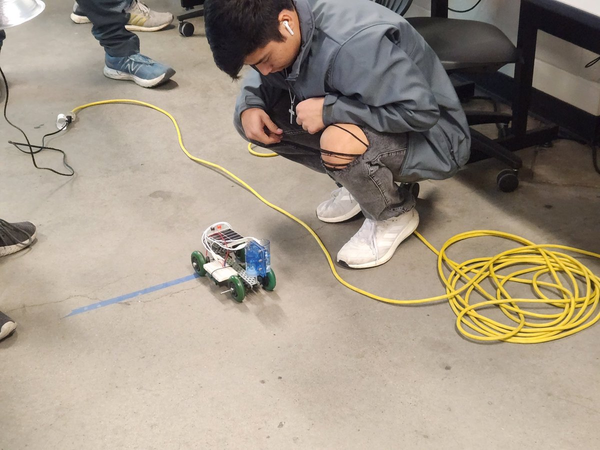 ACHS_Admin's tweet photo. Mr. Buckbee's engineering &amp; design students test problem solving strategies by building cars that run on electric &amp; hydrogen power. Student learning is most solid when students apply learned skills into building a product. Well done Bulldogs! 1of3 #BulldogINNOVATION https://t.co/ReGJpFpDad