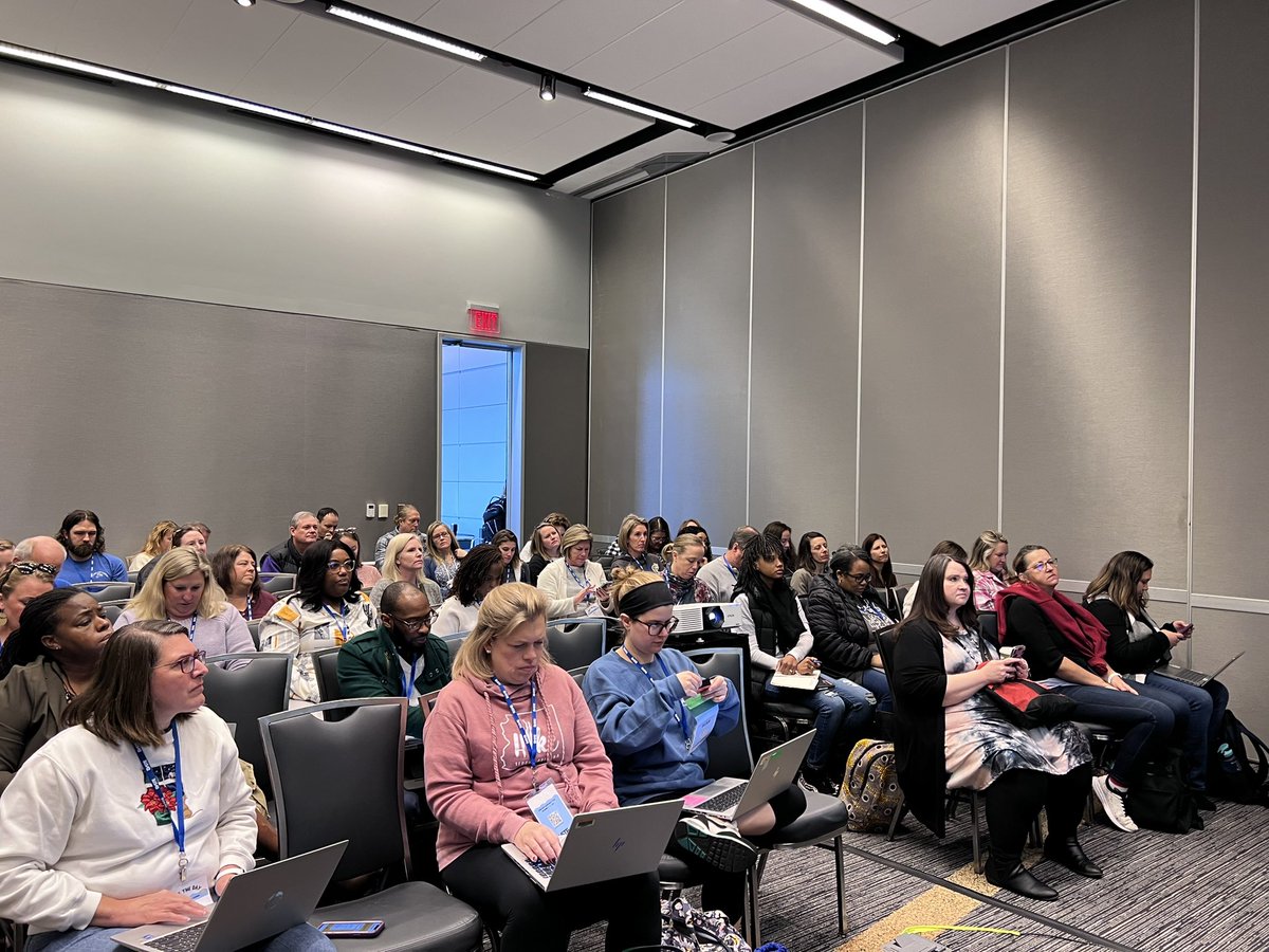 ✅ Day 2 of #VSTE22 co-presented Blended Learning in Your Elementary Science Classroom both in person and virtual today with <a href="/SciencePlum/">Sarah Plumitallo</a>.
Shoutout to the Stream Team making sure the zoooms run smoothly #unsungheros