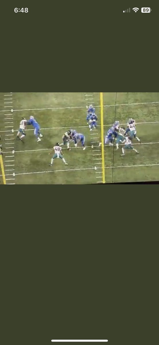 Nellmn's tweet photo. @meathead55 @PriscoCBS Is Muma late to the hole up the middle bc of the massive hole between Fatukasi and Allen as well? https://t.co/w98qEzHzoD