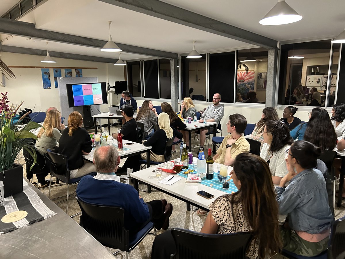 sturalph's tweet photo. Thanks @AaronJex for a great session on parasite bioinformatics at @AS_Para #CiP2022 and for running a very enjoyable trivia night (even if my team didn't know anything about parasites). https://t.co/xDp7PcekiZ