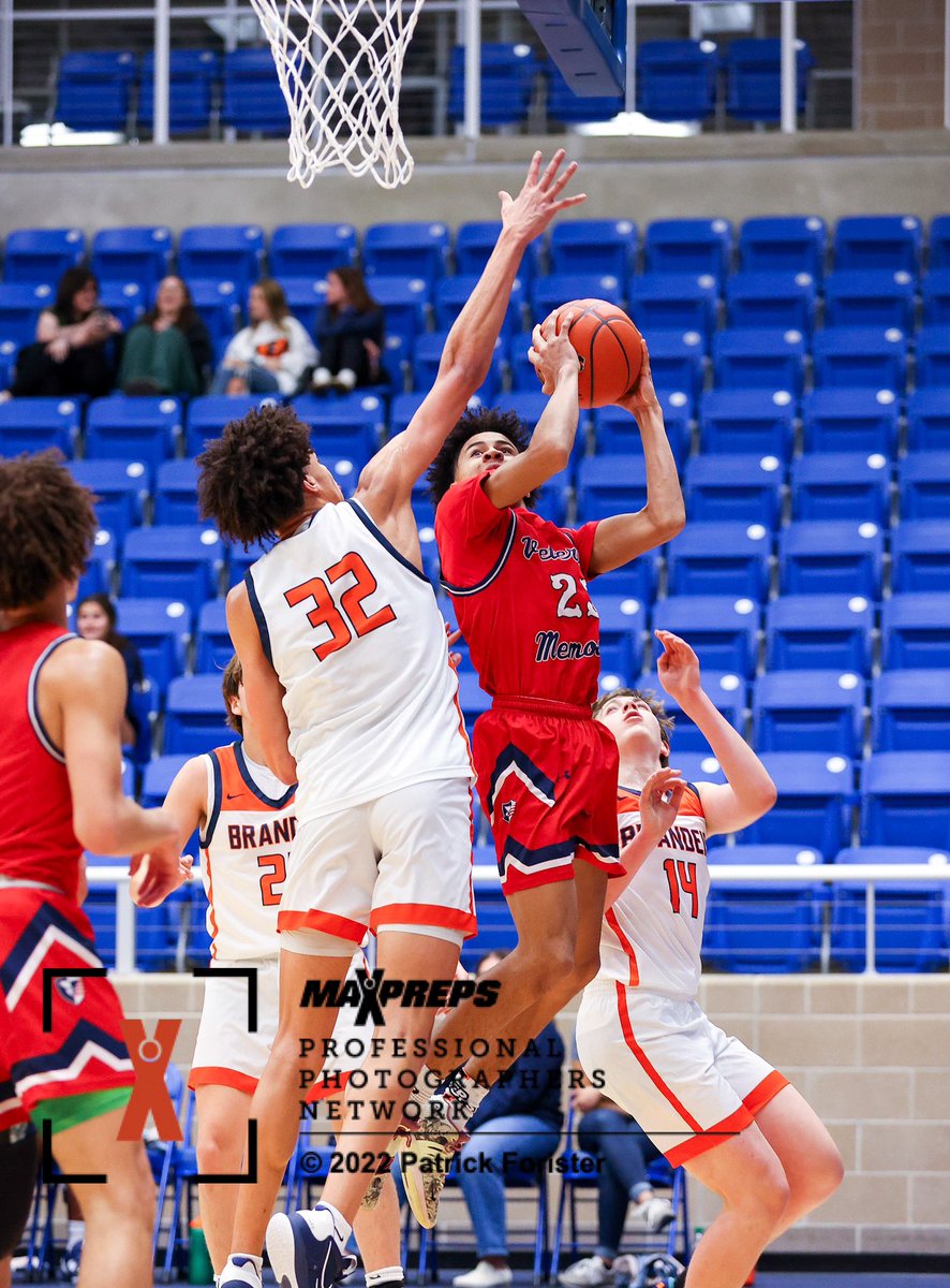 SnapPicsSA's tweet image. MaxPreps photographs Brandeis Broncos vs Veterans Memorial Patriots. The Patriots won 49-38. All images can be seen here: maxpreps.com/photography/ga…