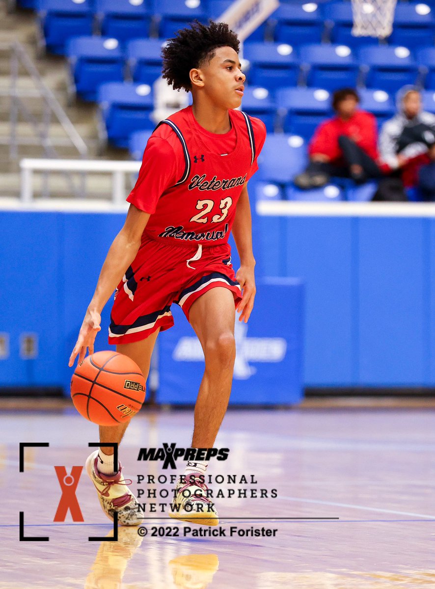 SnapPicsSA's tweet image. MaxPreps photographs Brandeis Broncos vs Veterans Memorial Patriots. The Patriots won 49-38. All images can be seen here: maxpreps.com/photography/ga…