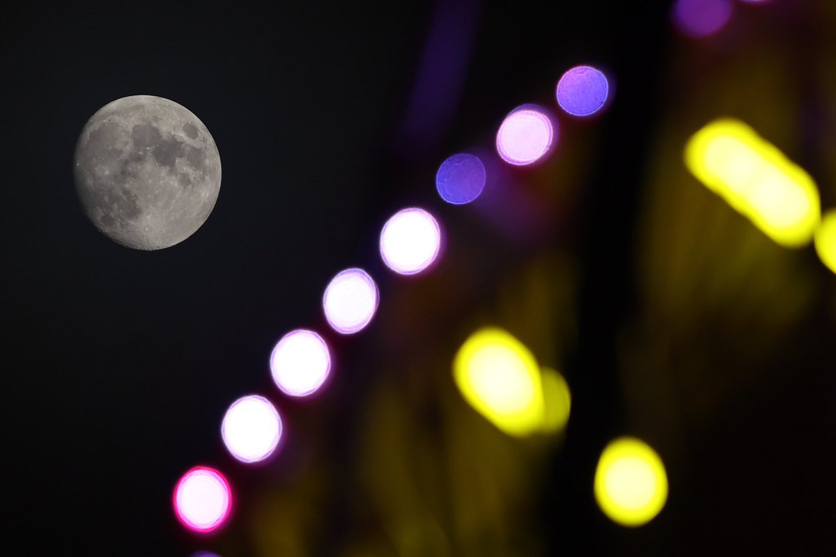 AlbertoSxenick's tweet photo. En #Vigo si te subes a la Noria 🎡 casi que puedes alcanzar la #Luna https://t.co/w7pu2LPpr7