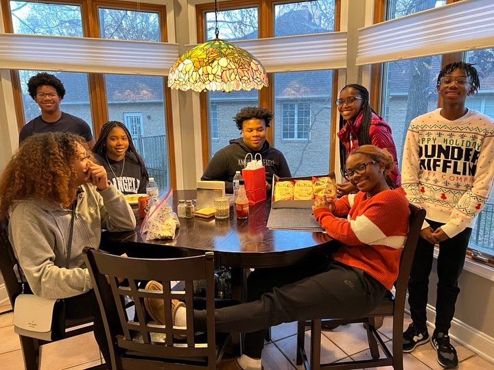 Our Pearls &amp; Panthers kicked off the holiday season with a cookie and gift exchange! 🎄🤶🏽

#nhcjj #jjeasternregion #teens #holidayfun #sundayfunday