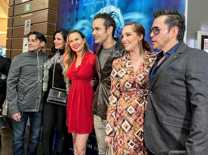 En la alfombra roja y Premier de 'Encontrando el Fin del Mundo', con <a href="/LuzElenaGlez/">Luz Elena González</a>, @ViethMichelle, @ChinaMeric y @RaulSadoval777. ✨🍿🎦
ㅤ
#EncontrandoElFinDelMundo #CineMexicano #PepeSuárez #FelizLunes