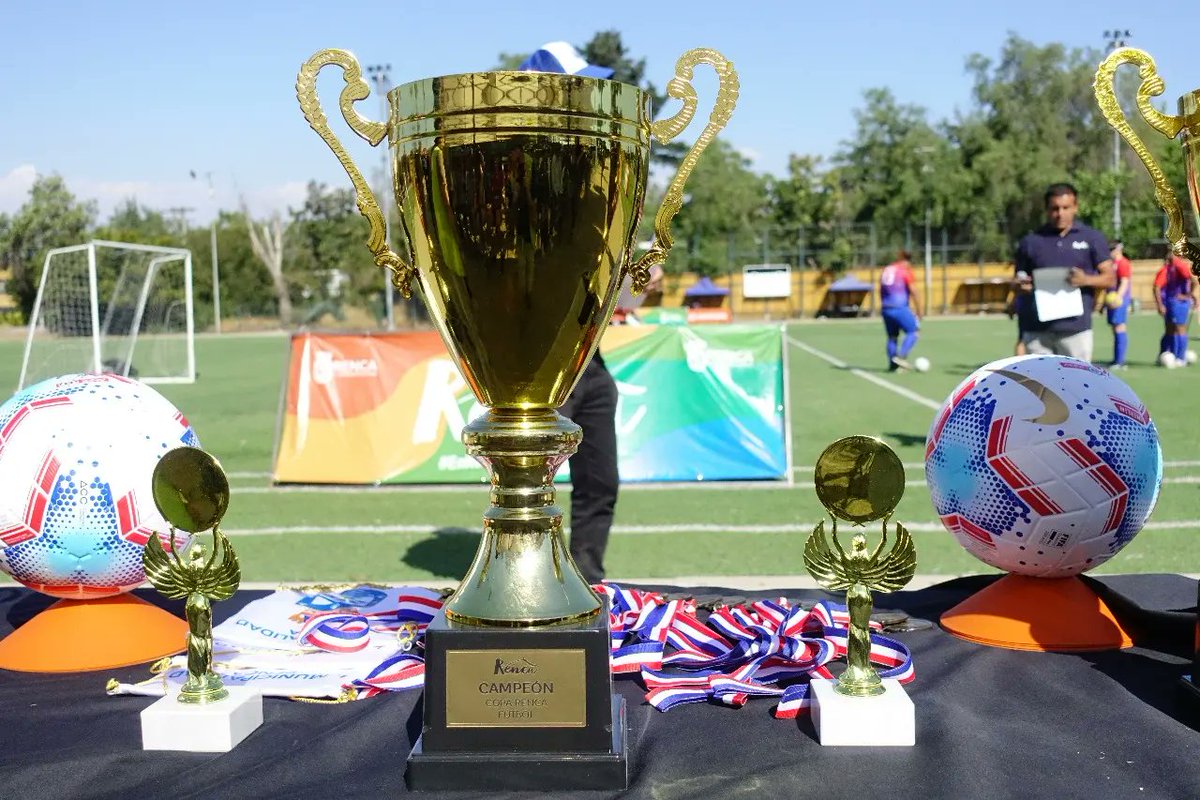 Muni_Renca's tweet photo. ¡Partió la 2ª Copa Renca-Fútbol 2022! 🏆, torneo sub-15 organizado por la Municipalidad de Renca con el patrocinio de la ANFP. Y lo inauguramos con el alcalde @cn_castro junto a la Selección Chilena de Fútbol Ciego, en el marco del Día de las Personas con Discapacidad. https://t.co/JjgorimdiN