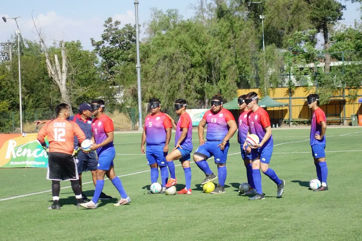 Muni_Renca's tweet photo. ¡Partió la 2ª Copa Renca-Fútbol 2022! 🏆, torneo sub-15 organizado por la Municipalidad de Renca con el patrocinio de la ANFP. Y lo inauguramos con el alcalde @cn_castro junto a la Selección Chilena de Fútbol Ciego, en el marco del Día de las Personas con Discapacidad. https://t.co/JjgorimdiN
