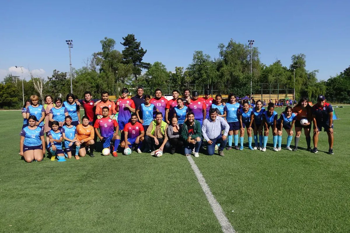 Muni_Renca's tweet photo. ¡Partió la 2ª Copa Renca-Fútbol 2022! 🏆, torneo sub-15 organizado por la Municipalidad de Renca con el patrocinio de la ANFP. Y lo inauguramos con el alcalde @cn_castro junto a la Selección Chilena de Fútbol Ciego, en el marco del Día de las Personas con Discapacidad. https://t.co/JjgorimdiN