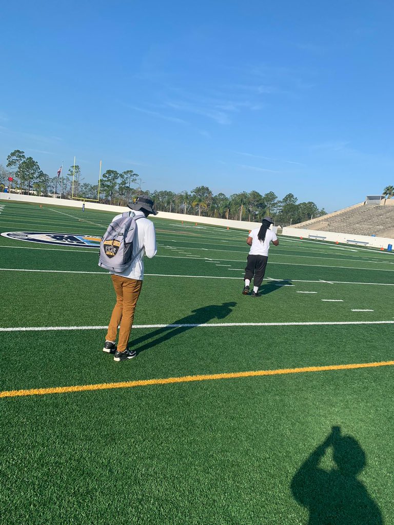 OC_Erv's tweet photo. #pregamewalk @CortezChapple @OsoCoach https://t.co/upjK54kNka