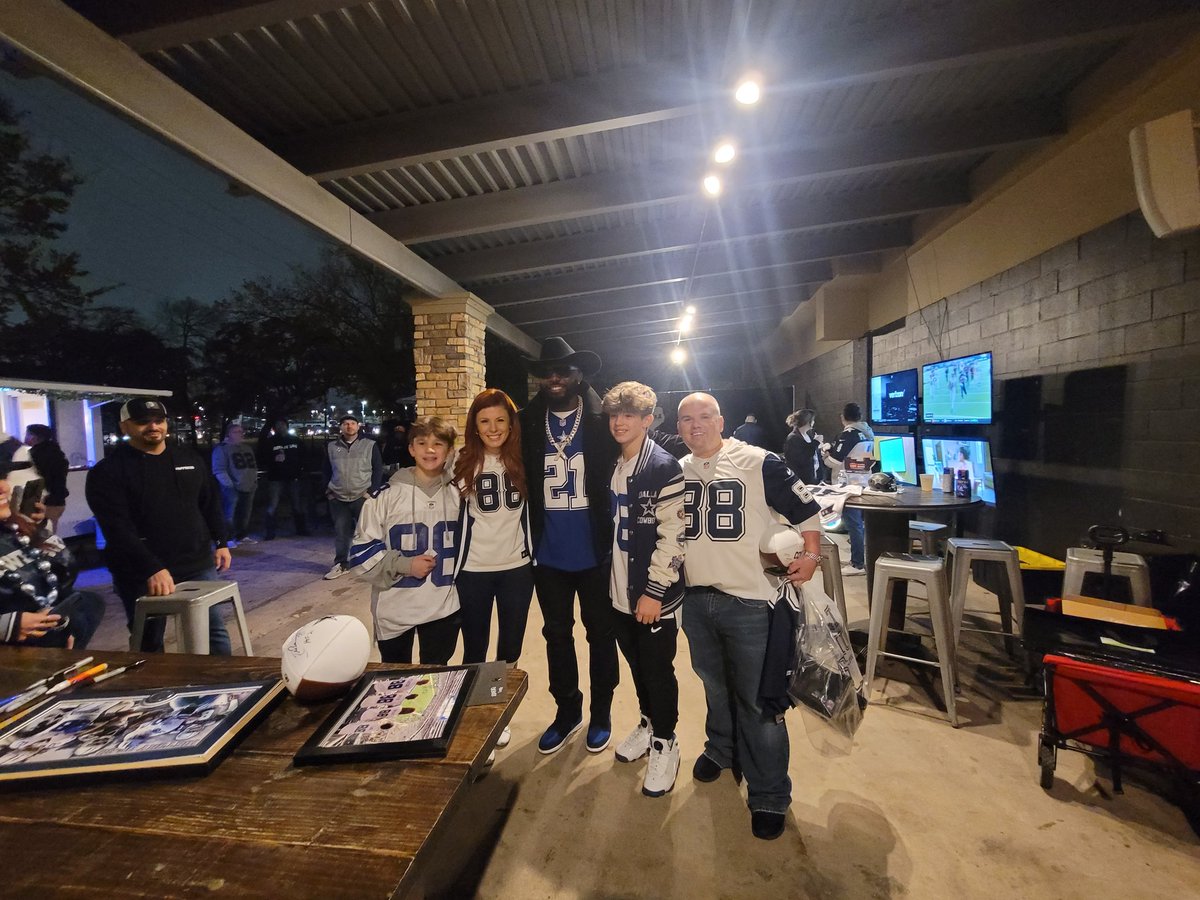 xtinalynntaylor's tweet photo. @DezBryant knows how to have a good time! We appreciate you taking the time to hang with our family and get us another signature on our #88club Family photo! @_CeeDeeThree and @michaelirvin88 let's finish this out😎 #ThrowUpTheX #88Club https://t.co/JSiIWa92xH