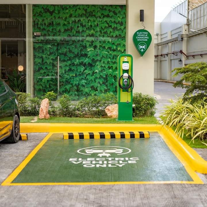 imranSa11984161's tweet photo. TECHNOLOGY : Oakridge Business Park has deployed the first ever Business Park Electric Vehicle (EV) Charging Station in Cebu as part of its sustainable roadmap! #G8 #Technilogy #OakridgeBusinessPark
#EVCharging #cebucity #Philippines https://t.co/VjFigCBWNj