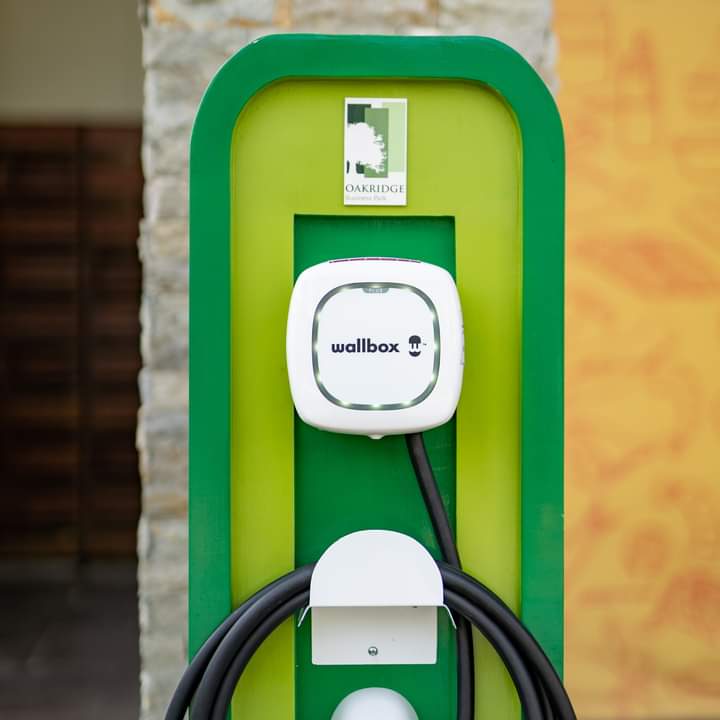 imranSa11984161's tweet photo. TECHNOLOGY : Oakridge Business Park has deployed the first ever Business Park Electric Vehicle (EV) Charging Station in Cebu as part of its sustainable roadmap! #G8 #Technilogy #OakridgeBusinessPark
#EVCharging #cebucity #Philippines https://t.co/VjFigCBWNj