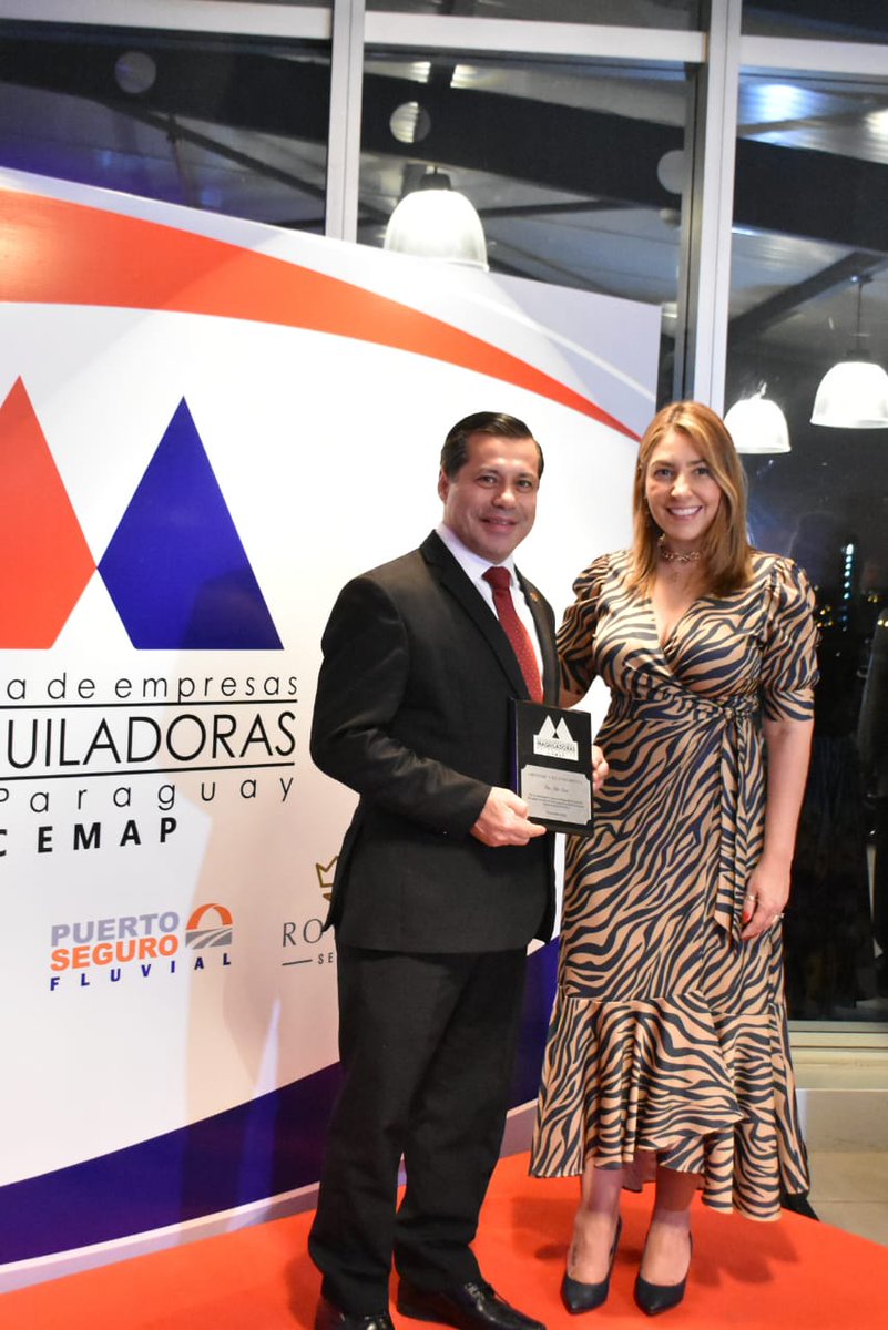 FelixSosaPy's tweet photo. Como Presidente de la ANDE, hoy recibí un reconocimiento de @MaquilaParaguay, por el apoyo que brindamos desde la ANDE al sector industrial paraguayo, y que a través de la energía eléctrica contribuimos en conjunto al desarrollo de nuestro país.

#LaNuevaANDE 🇵🇾 https://t.co/ZmhAwzL0hX