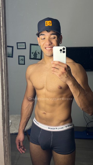EL NIÑO BERENJENA ⭐️🍆 110K • - Como me queda el gorrito?🧢🌝 https://t.co/Y5DaiQIymD