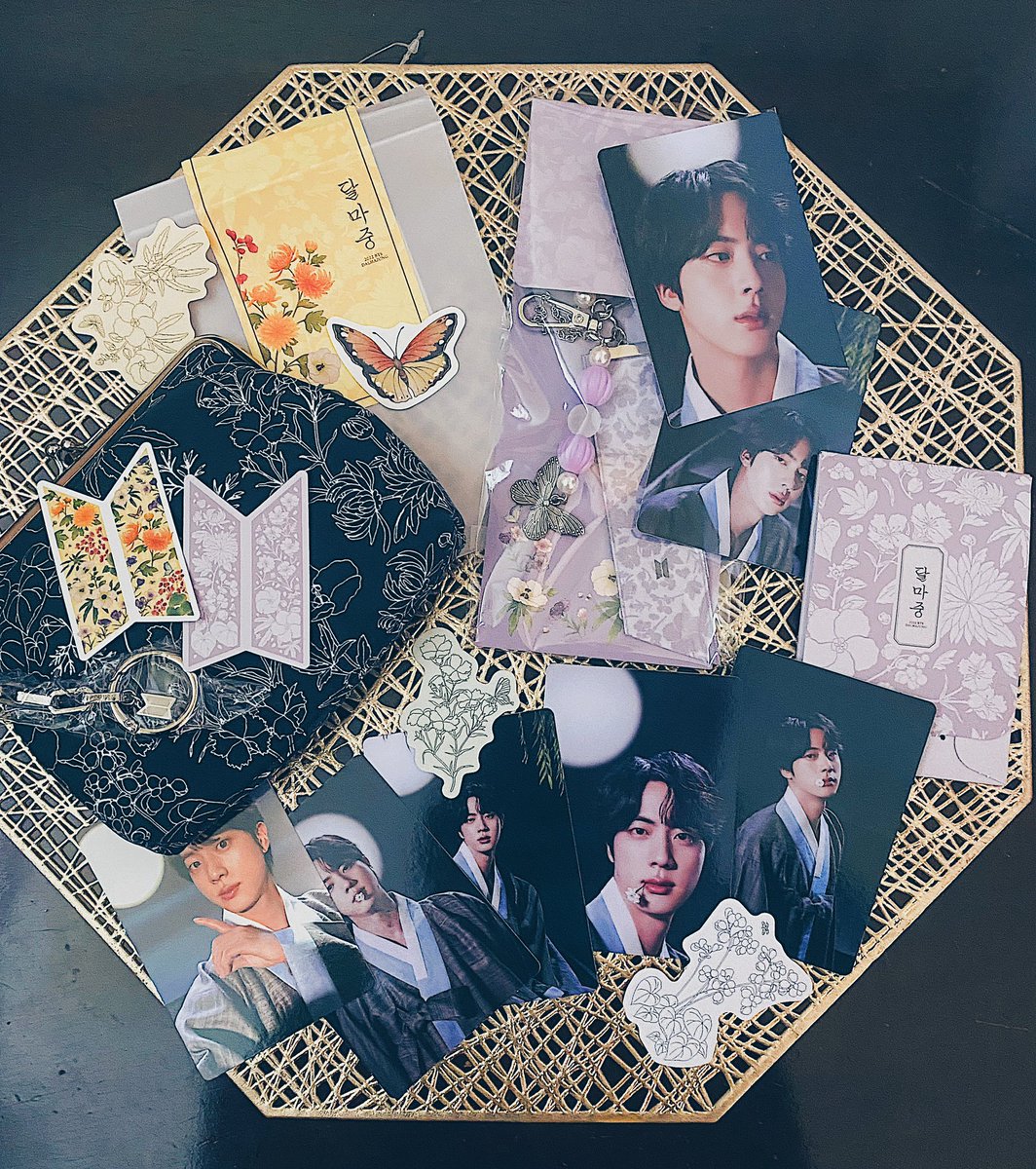 AmOwlflight's tweet photo. Thank you! @PurpleRoomPH 💜 
Until my next unboxing. ☺️
#dalmajung2022 #BTS https://t.co/p5kGquJlrj