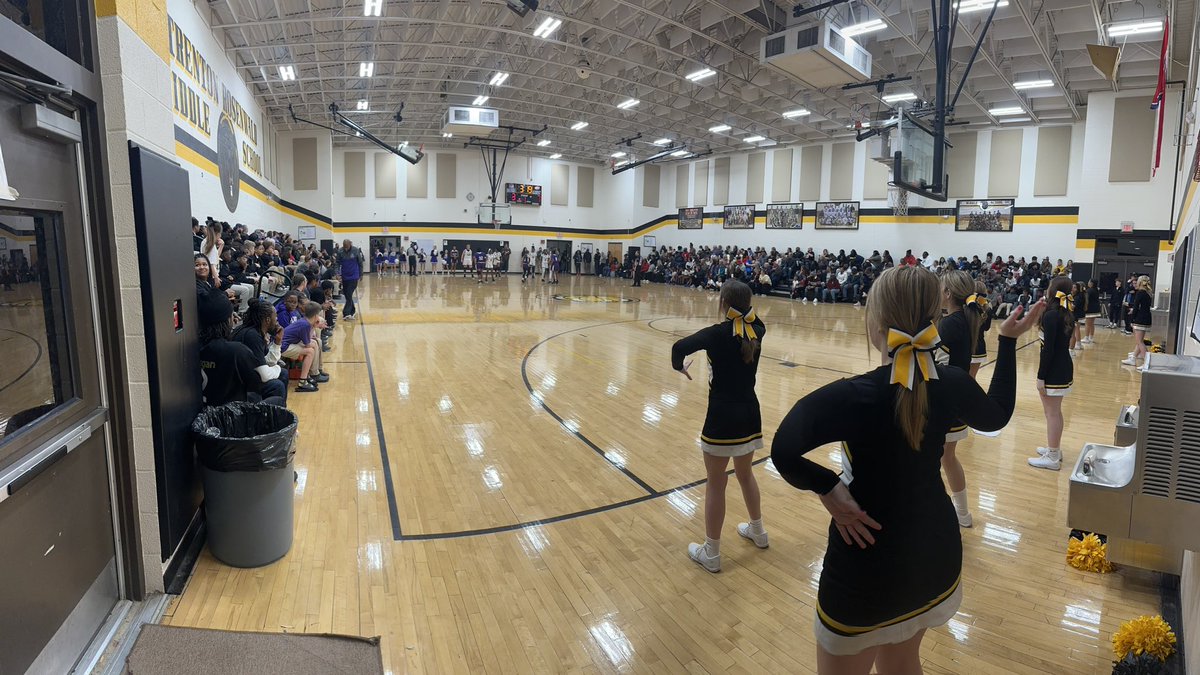 Gotta love big crowds for middle school basketball! Milan vs Trenton!!