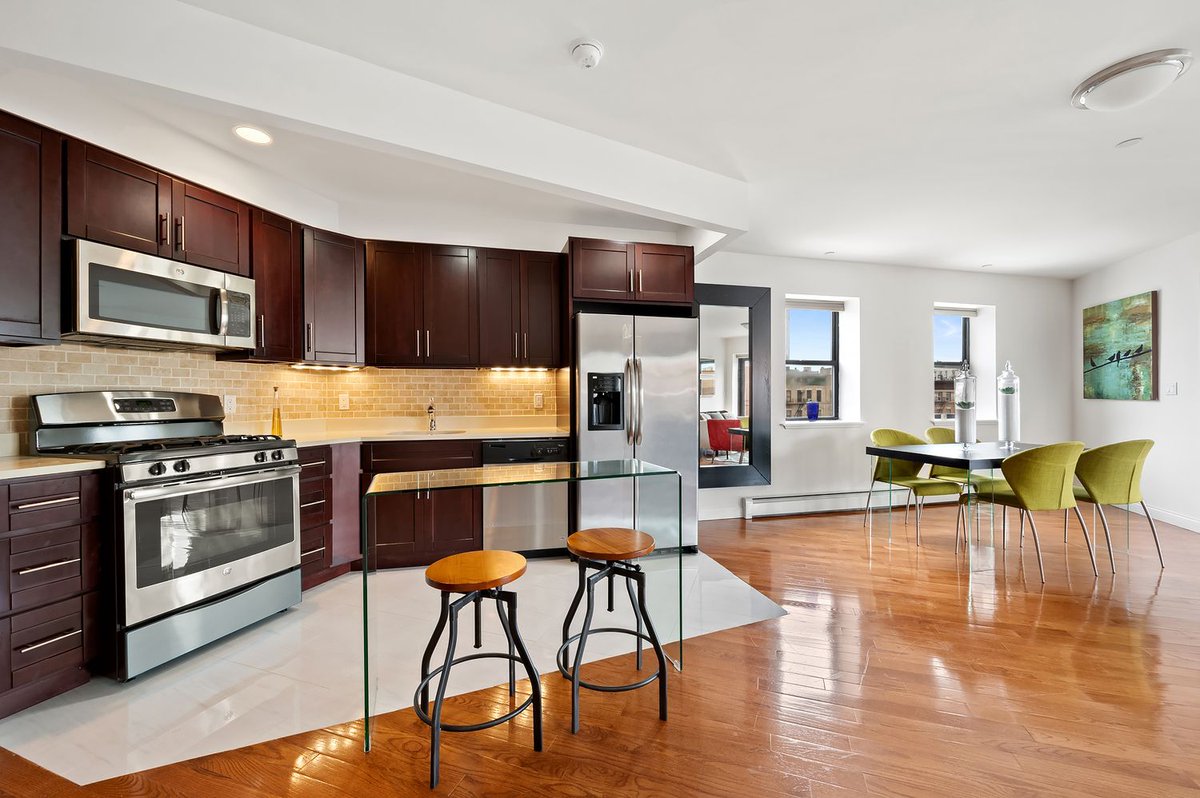 SellingHarlem's tweet photo. Looking for a spacious corner apartment with two large bedrooms, two full bathrooms, an open kitchen plan, and no shortage of sunlight? 

Come check this!
🔗https://t.co/ZNX8i96uLY

#forsale #condo #spacious #gym #buyers #buyersagents #compass #ny #washingtonheights #manhattan https://t.co/lVQ6ota4LB