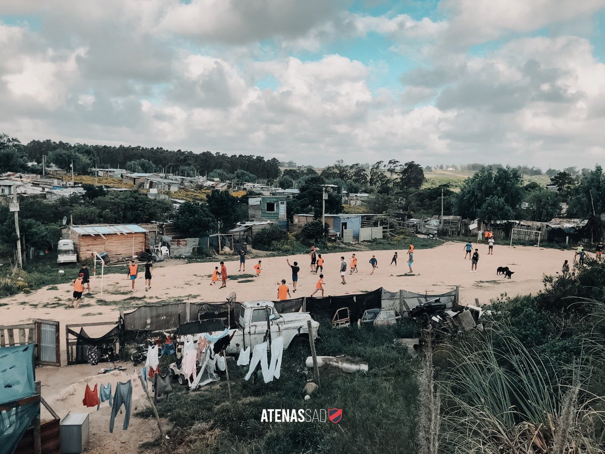 Segunda Jornada de integración en Barrio Tizon! 

Segunda jornada junto a nuestros chicos de CFA (Centro de formación ateniense) tuvimos una tarde de fútbol, merienda e intercambio con los chicos del barrio! 

#𝙀𝙡𝙘𝙡𝙪𝙗𝙙𝙚𝙩𝙤𝙙𝙤𝙨🔵🔴